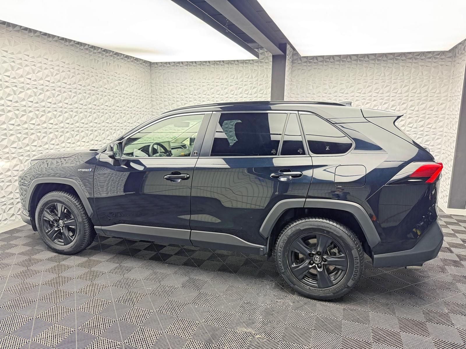 Fahrzeugabbildung Toyota RAV 4 2.5 HYBRID 4x2 BLACK-EDT/AHK/ACC/LED/RCAM