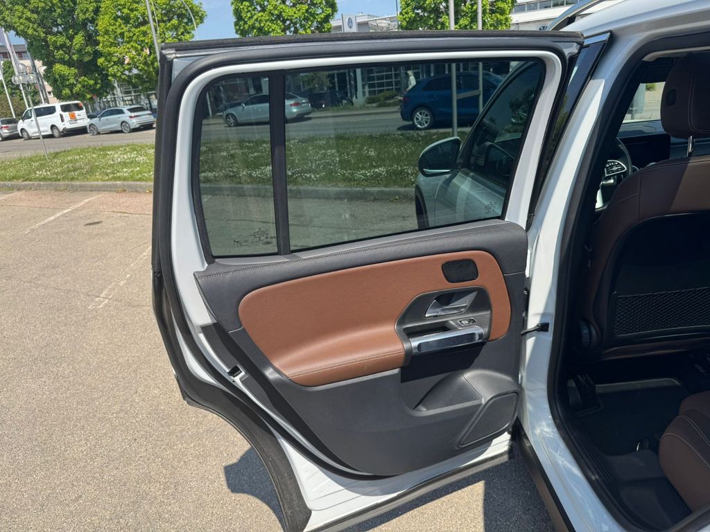 MERCEDES-BENZ GLB 200 33