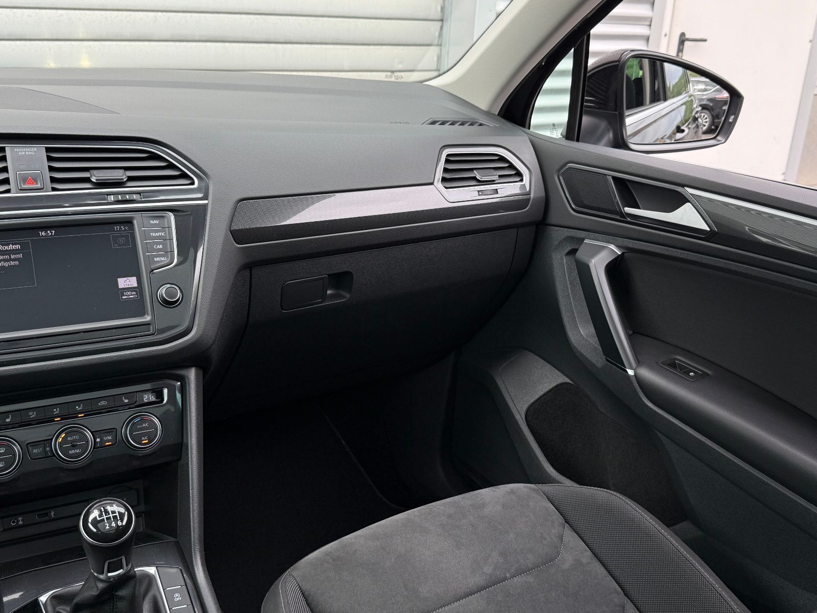 Fahrzeugabbildung Volkswagen Tiguan Highline 4Motion ACC AHK Nav SHZ Pano LED