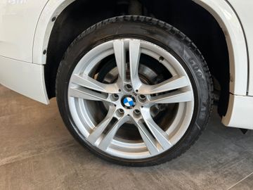 BMW X1 18 d *M-Paket*NAVI*TEMPO*PDC*PANO*