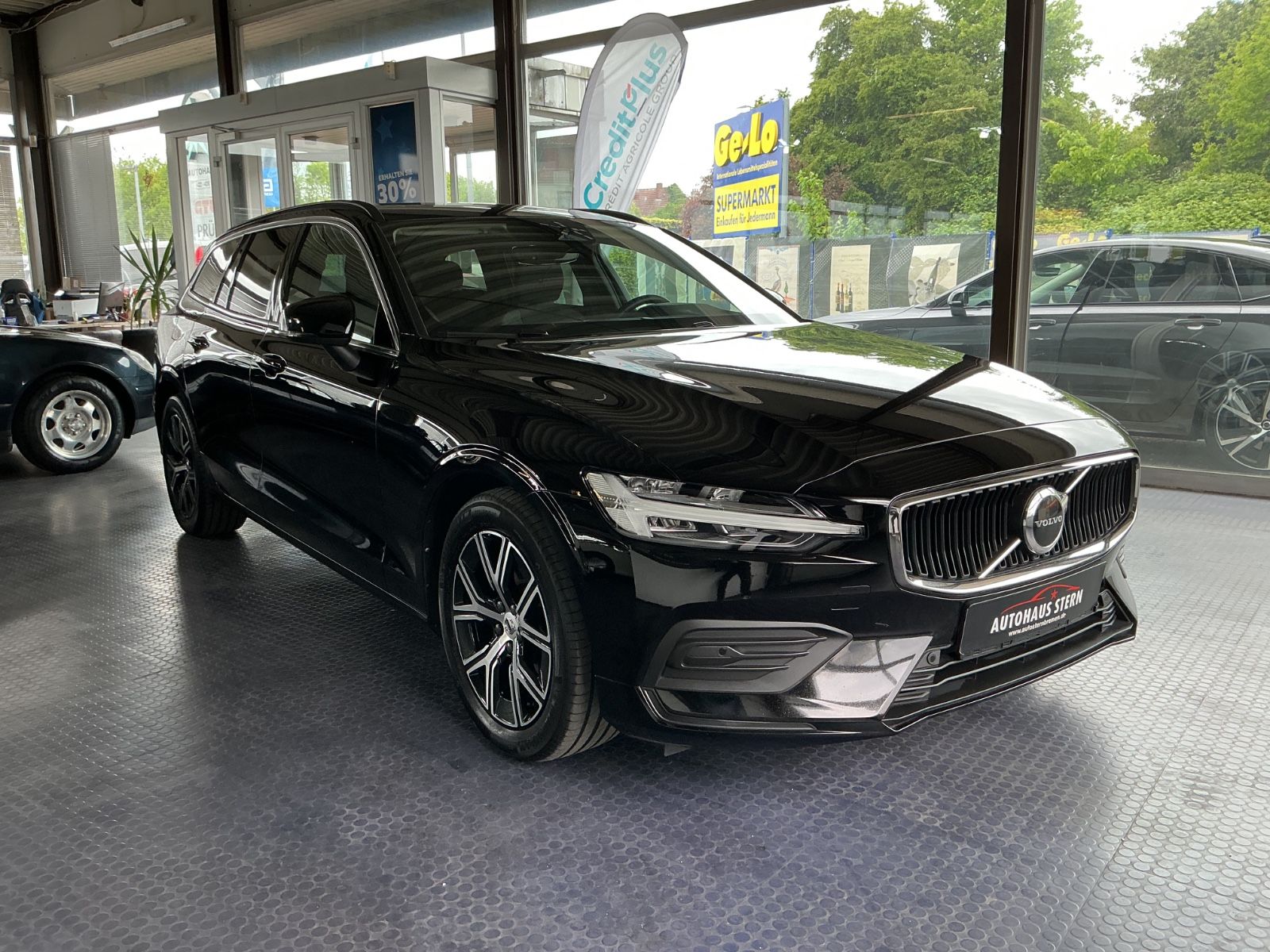 Volvo V60 Kombi Core * AHK * LED * Tempomat * Navi