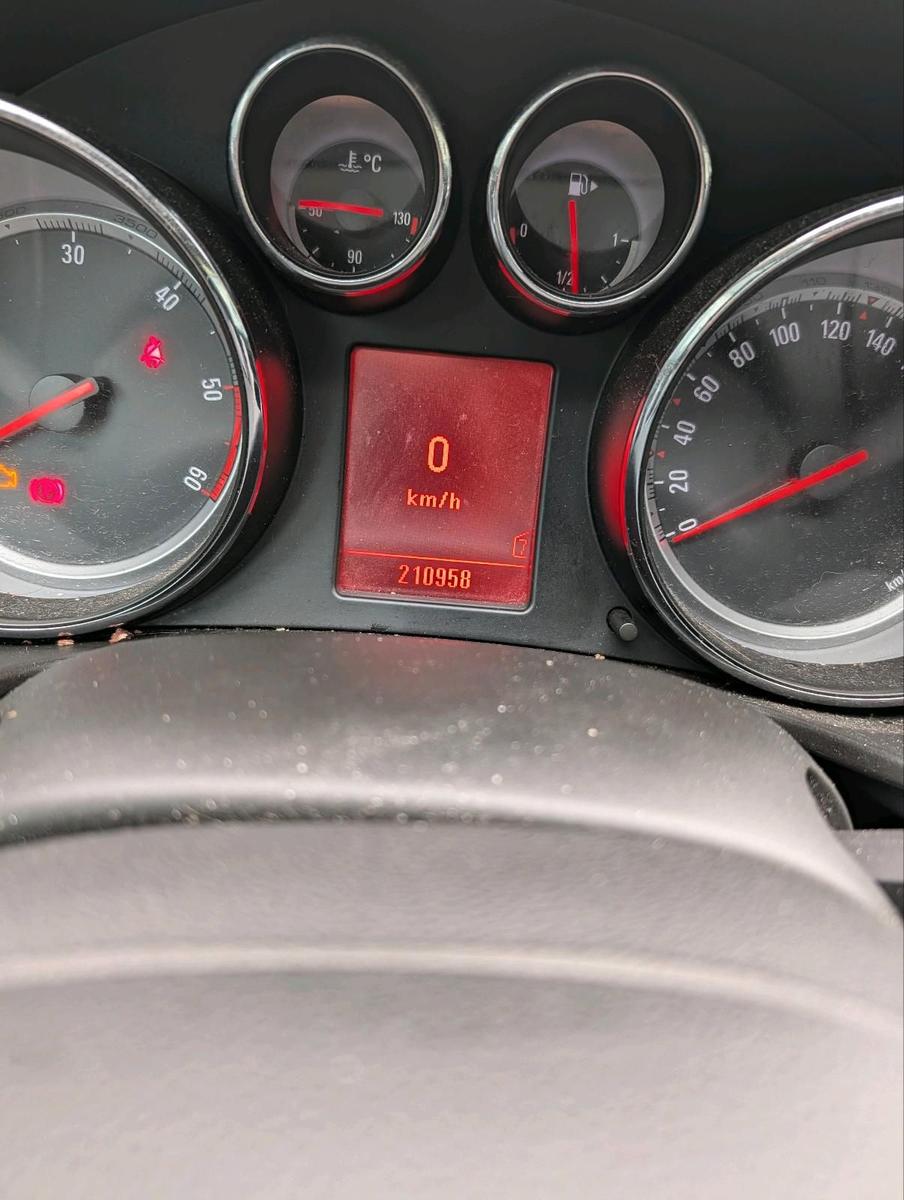 Opel Insignia 2010 — photo 10