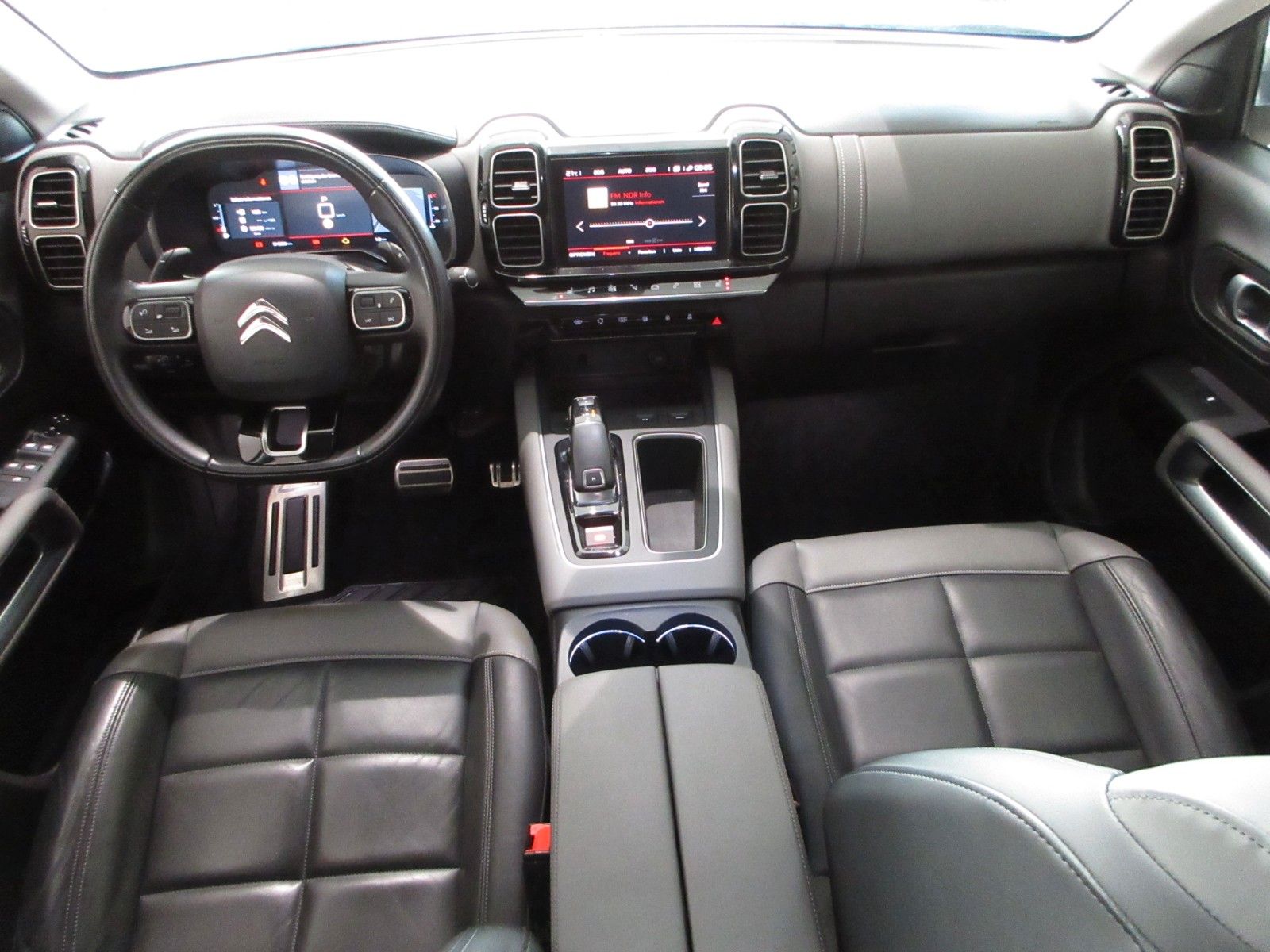 Fahrzeugabbildung Citroën C5 Aircross 1.2T LED/NAVI/SHZ/LEDER/R´CAM