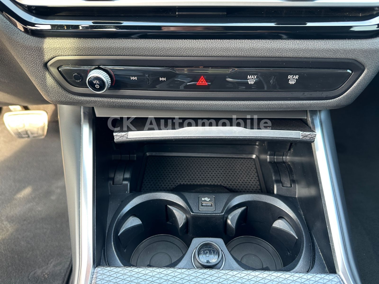 Fahrzeugabbildung BMW 330d xDrive Touring M-Sport/Navi/Head-Up/LED/Kam