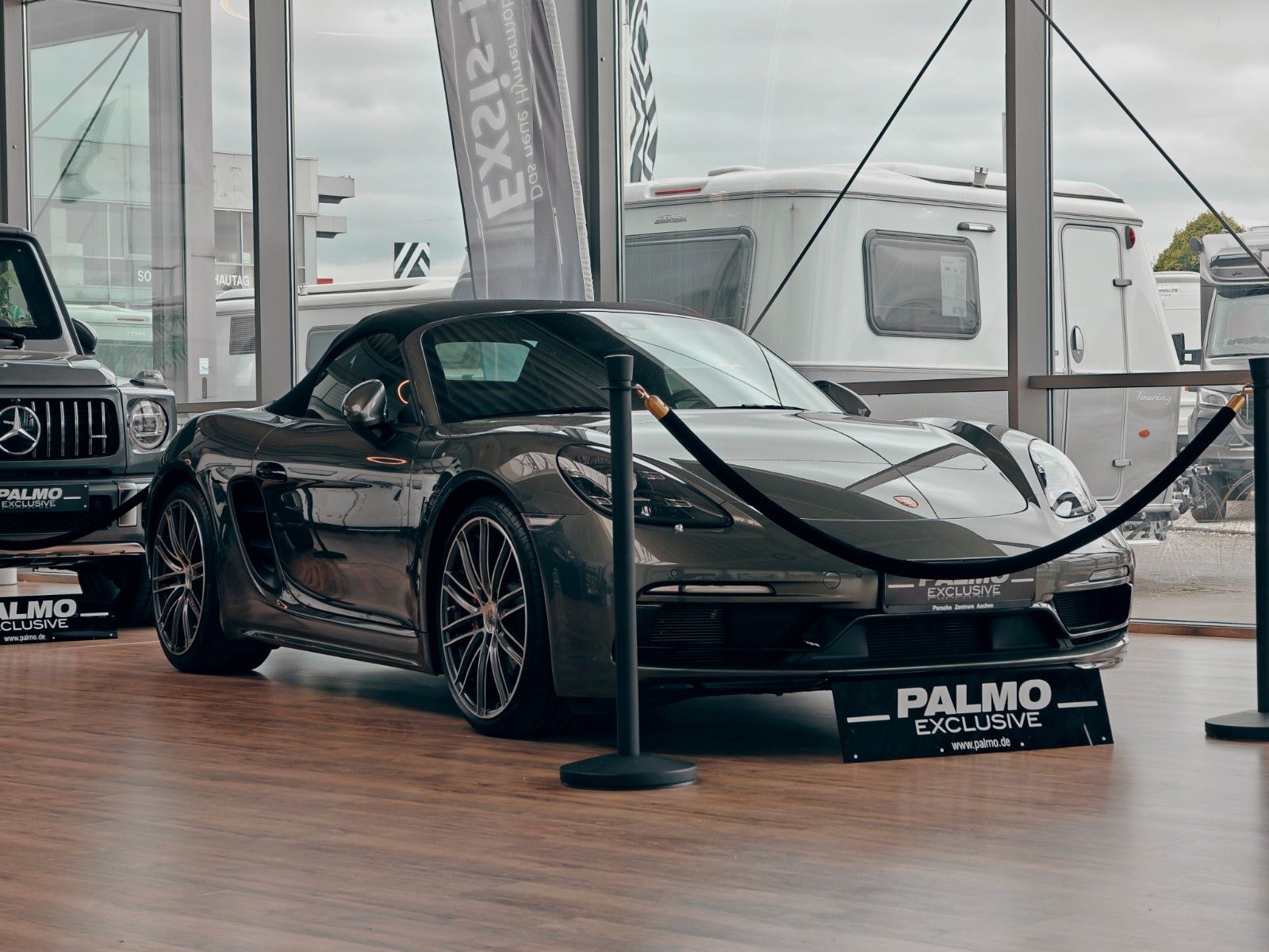 Fahrzeugabbildung Porsche BOXSTER S - 718 AVENTURINGRÜN METALLIC