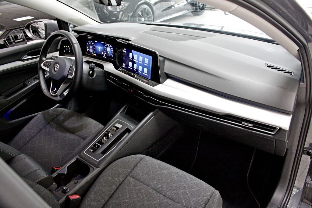 Volkswagen Golf VIII 1.0 TSI DSG Life NAVI LED ACC SITZHZG