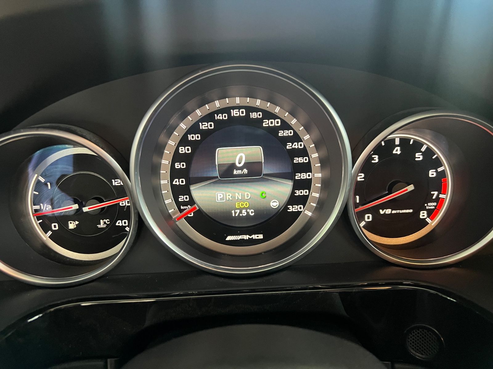 Fahrzeugabbildung Mercedes-Benz E 63 AMG E Lim. *DIAMANTWEISS*MB-SCHECKHEFT*