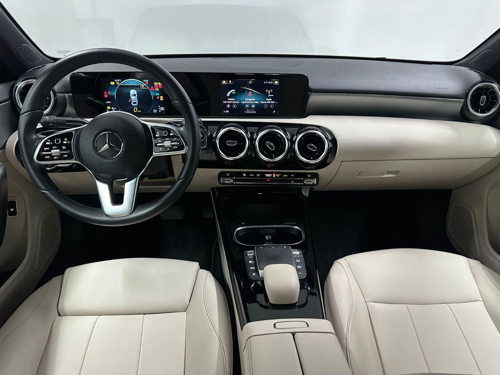 Fahrzeugabbildung Mercedes-Benz A 180 d Limousine *Progressive*NAVI*AHK*LEDER*