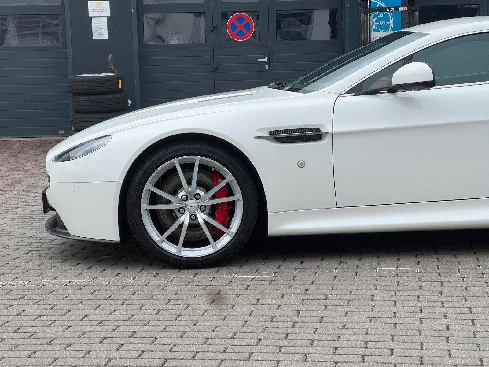 Fahrzeugabbildung Aston Martin V8 Vantage Coupe*RFK nur 18TKM*wie NEU