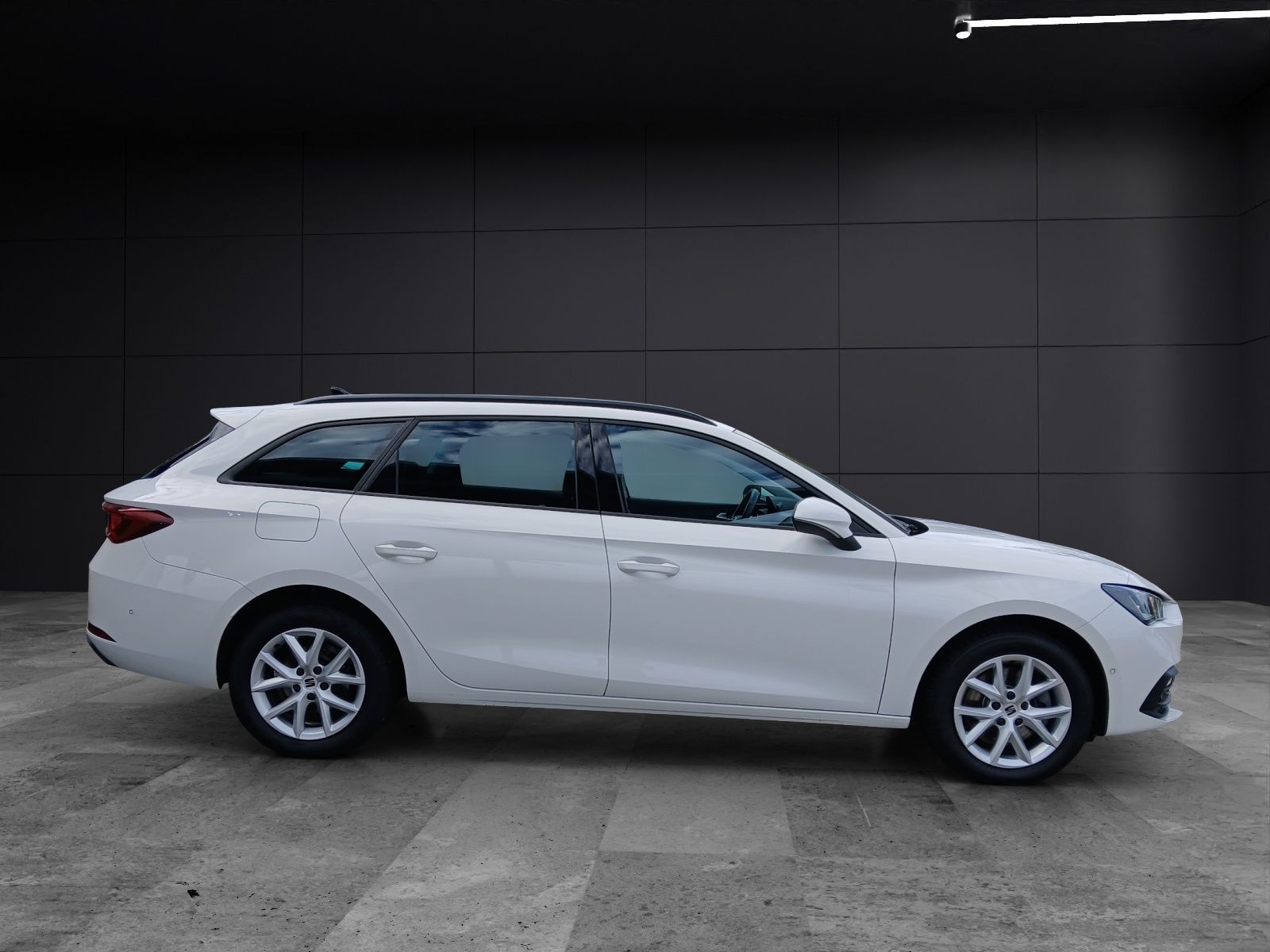 Fahrzeugabbildung SEAT Leon ST TDI Style DSG LED Navi AID Pano GRA Park
