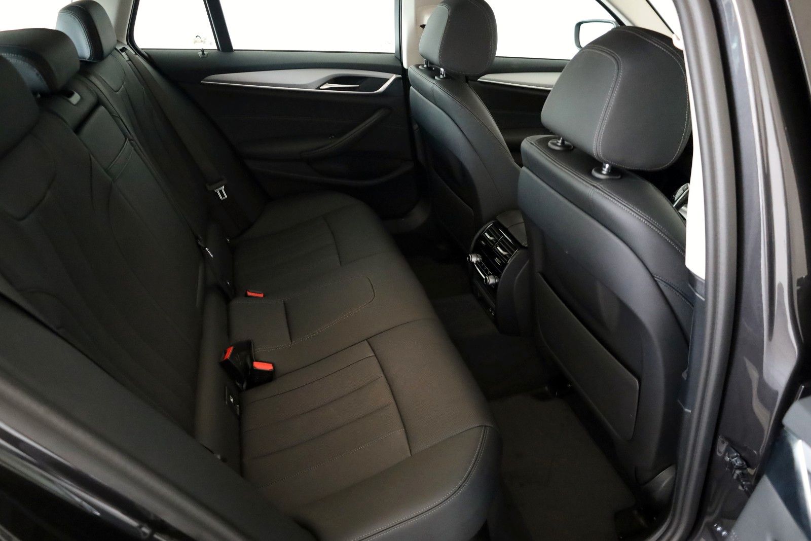 Fahrzeugabbildung BMW 520d xDrive Touring Leder,Navi,LED,Standheizung