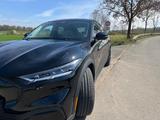 Ford Mustang Mach-E 75 kWh -8 fach bereift - Ford Mustang Mach-E aus 2022