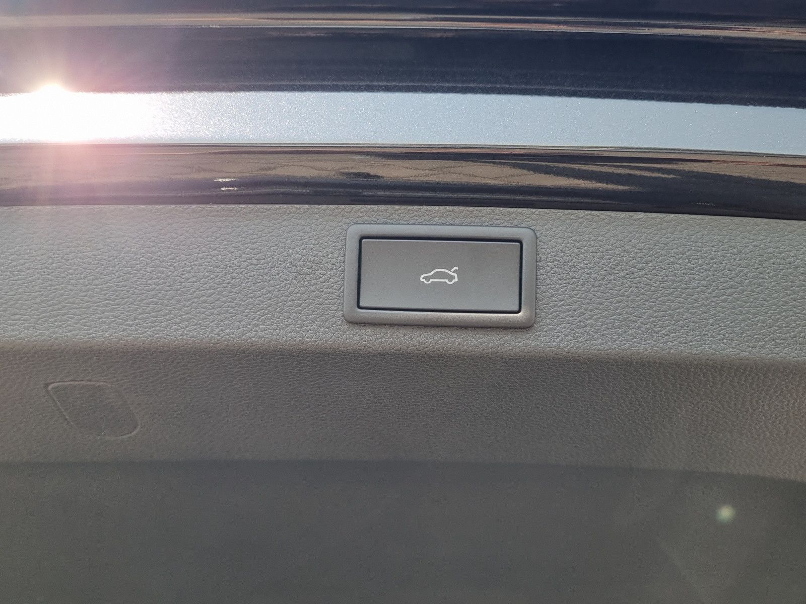 Fahrzeugabbildung SKODA Karoq Balance 2,0 TDI AHK Info 18" Fahrassi+