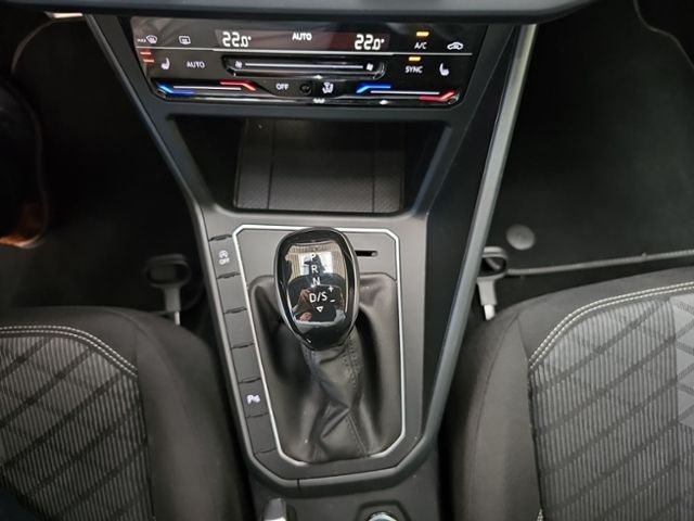 Fahrzeugabbildung Volkswagen Polo 1.0 TSI DSG R-Line LED-MATRIX NAVI BEATS-SO