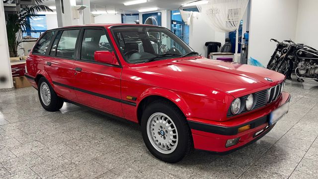 BMW 320i A Touring E30 Aut. Rechtslenker TOP Zustand