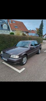 Mercedes-Benz C220 W202 - Mercedes-Benz C 220 mit Benzin-Antrieb: Limousine