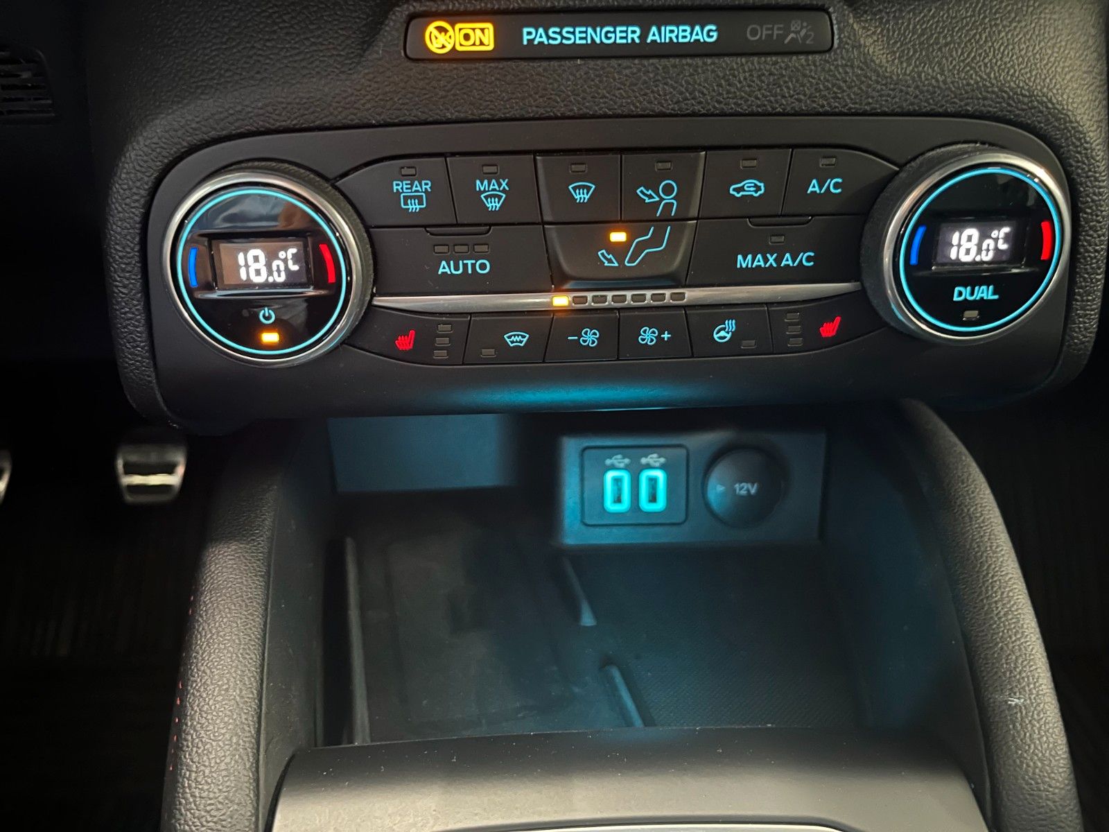 Fahrzeugabbildung Ford Focus ST-Line X LED CAM NAVI WinterPaket uvm.