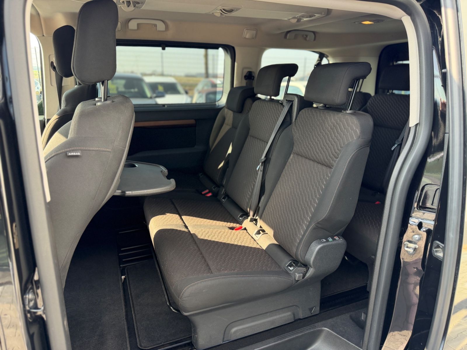 Proace Verso L1 Family 2.0 D-4D 8 Sitzer Navi