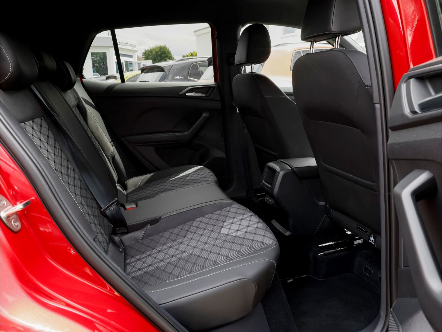 Volkswagen T-Cross R-LINE TSI DSG NAVI AHK RFK IQ.DRIVE foto 4