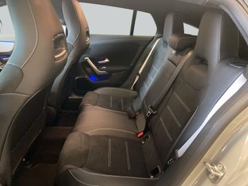 Mercedes CLA 180 Shooting Brake - 11