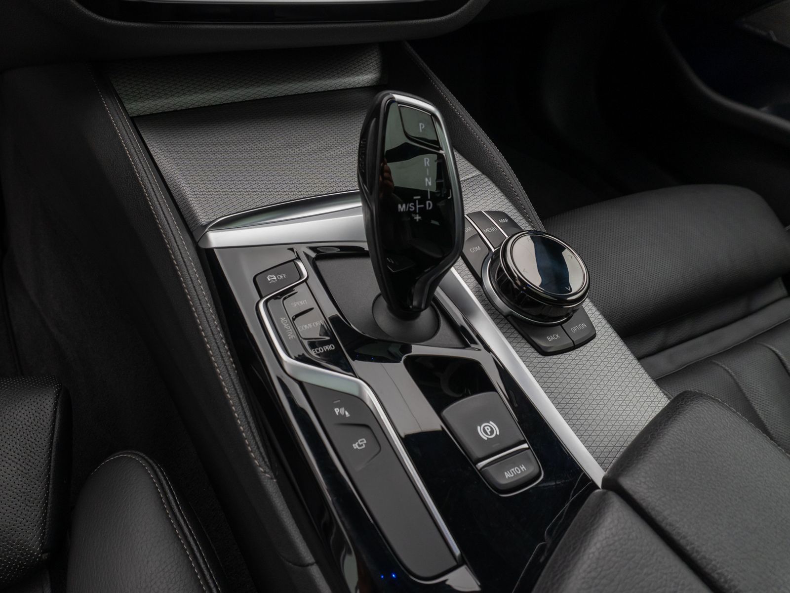 Fahrzeugabbildung BMW 540d xD M Sport Panorama 360°HUD SoftCl Massage