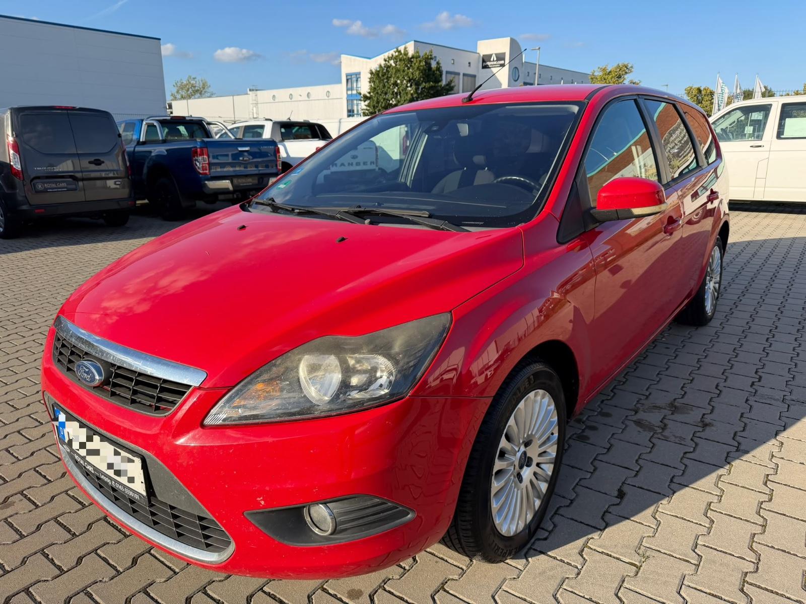 Ford Focus 2010 — interior