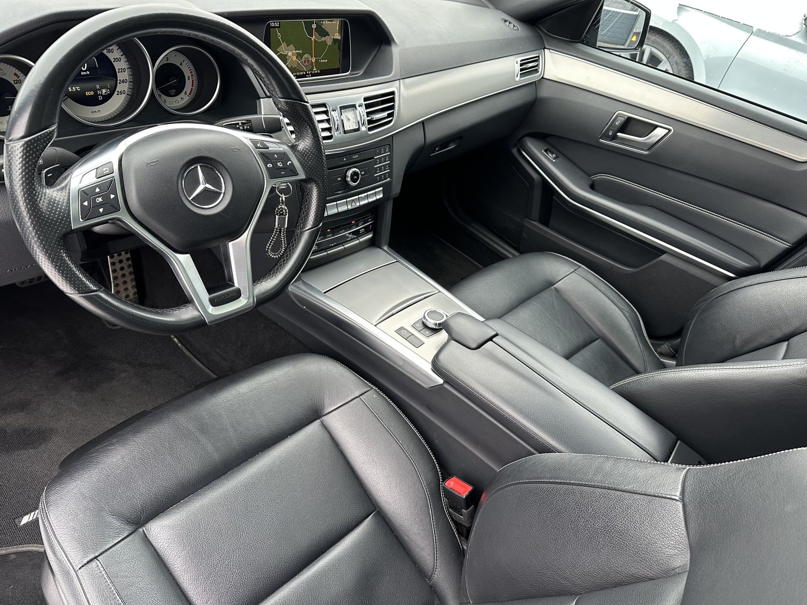 Fahrzeugabbildung Mercedes-Benz E 350 BlueTec 4Matic AMG-Line NAV+LED+PANO+SPURH