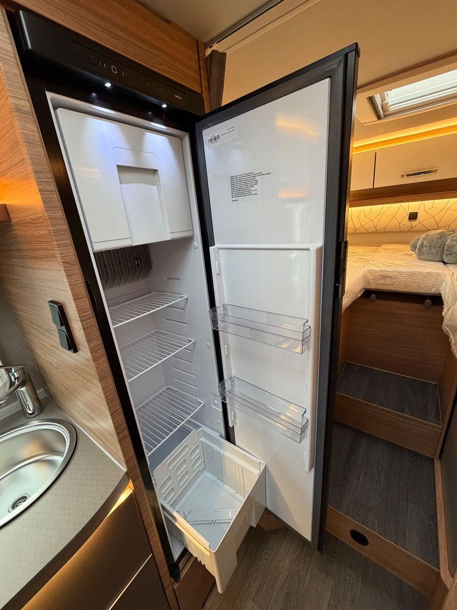 Fahrzeugabbildung Weinsberg CaraCompact 640 MEG MJ26 Mercedes Sprinter