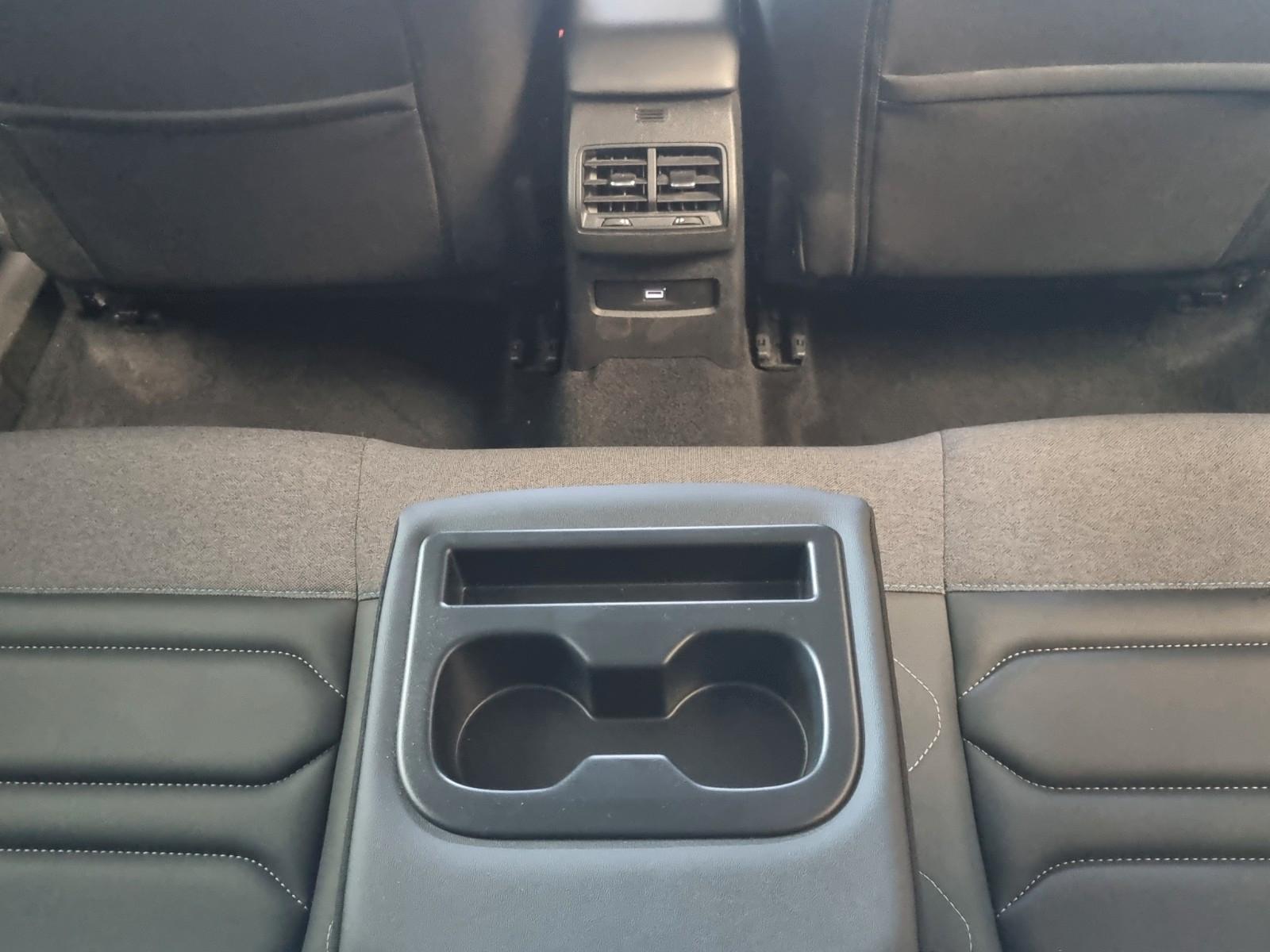 Citroën C4 Lim. Plus*LEDER*NAVI*KAMERA*PDC*TEMPOMAT*LED*