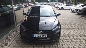 Fahrzeugabbildung Hyundai i20 1.2 Benzin M/T Select 16" ALU SHZ PDC KLIMA