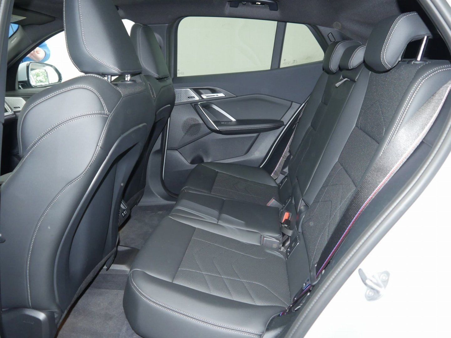 Fahrzeugabbildung BMW iX2 20" M LMR | M Sportpaket pro | Aktivsitz für