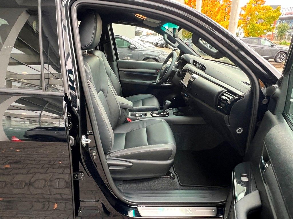 Fahrzeugabbildung Toyota Hilux Double Cab 2.8 D Invincible 4x4 NAVI 360°