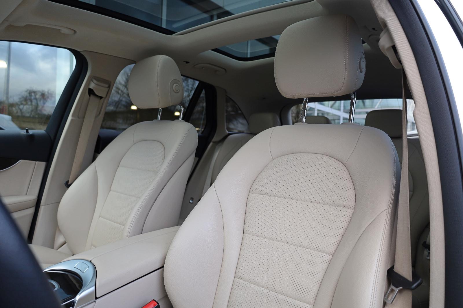 Mercedes-Benz GLC 300 4MATIC/PANO/SHZ/LHZ/TOTW/KAMERA/PDC/R19