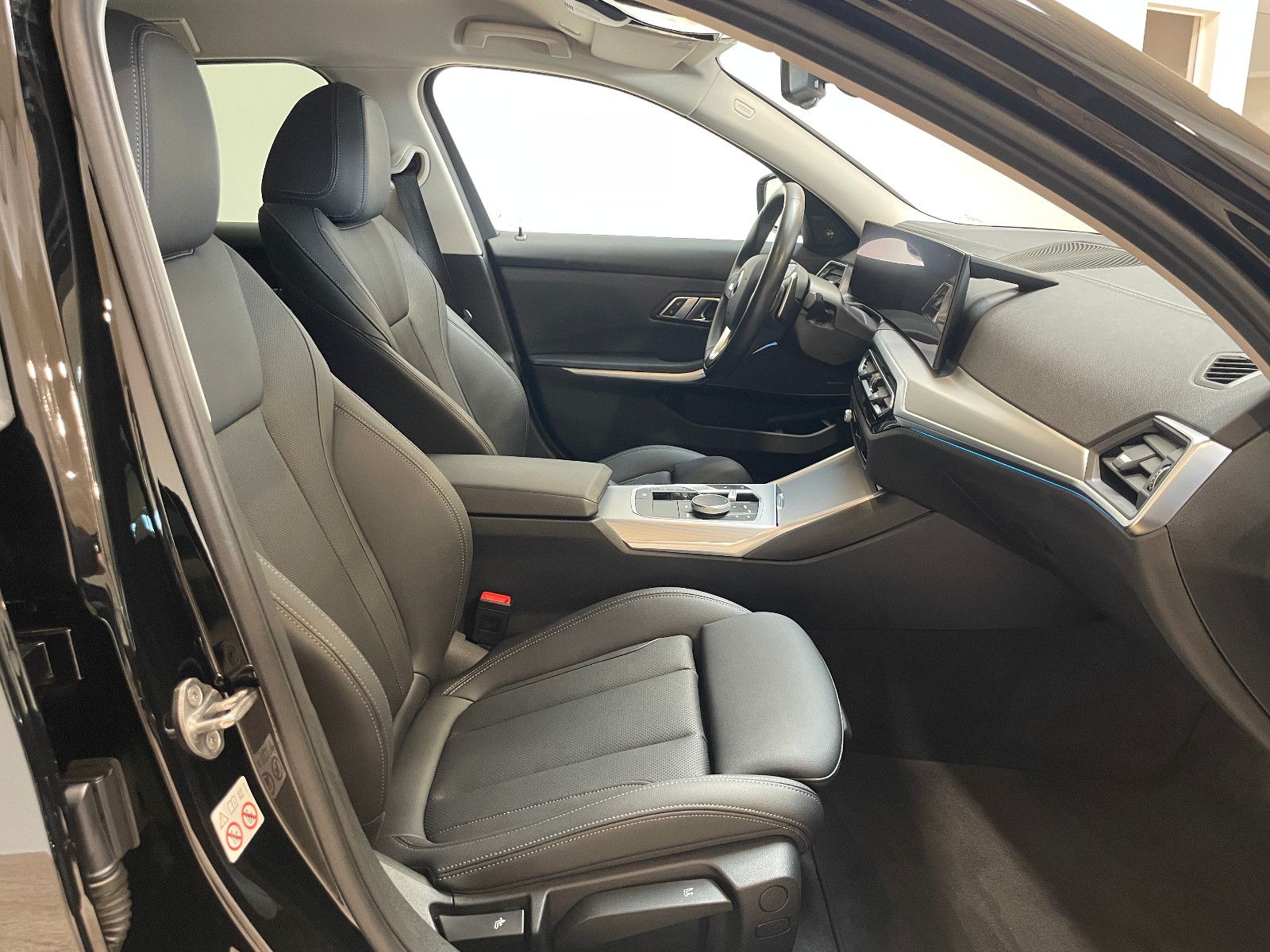 BMW 320d Touring Sport Sitze*Standheizung*H&K*R-CA M foto 19