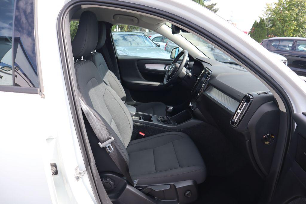 Volvo XC40 T3 Momentum Pro|NAVIGATION|R-CAM|PDC|