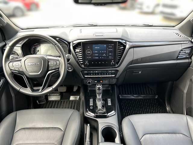 Isuzu Double Cab 4WD V-CROSS AT *EXTREM Höher AHK LB*