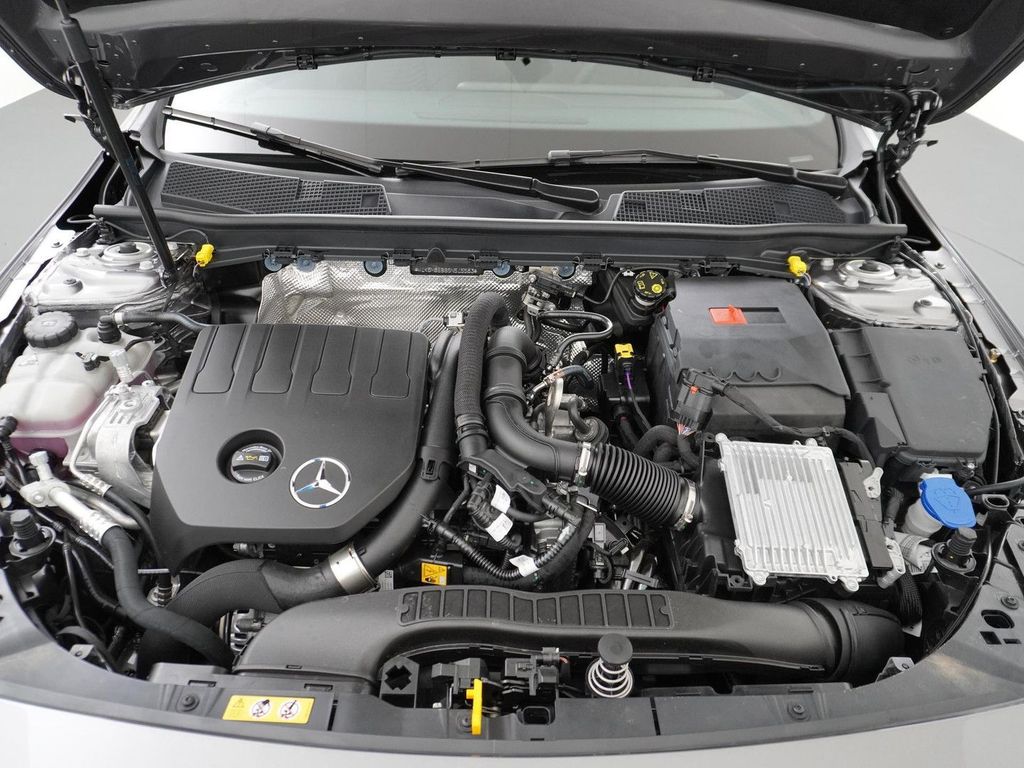 Mercedes-Benz CLA 180 Shooting Brake Star Edition Luxury Line