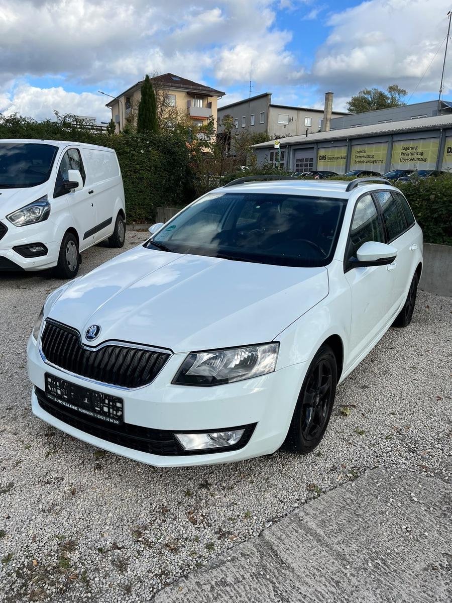 Skoda Octavia 2015 — rear view