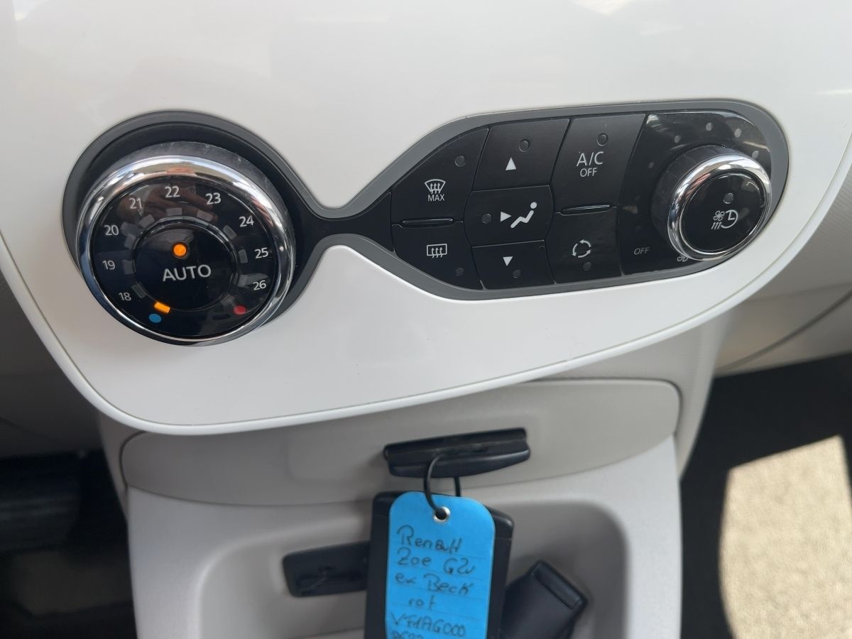 Fahrzeugabbildung Renault ZOE Zoe Life 23,3 KW Batterie **Batt incl.** EPH - mit KI generiert/bearbeitet