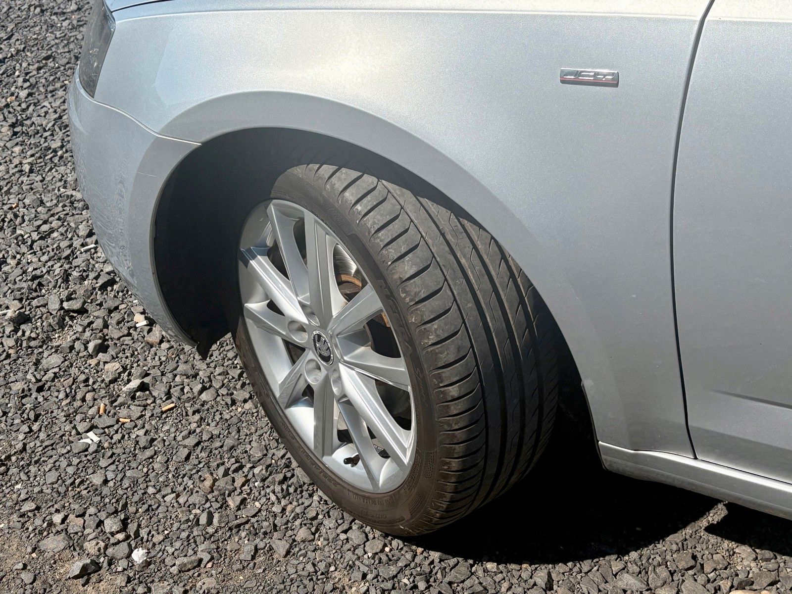 Fahrzeugabbildung SKODA Octavia 2.0 TDI Combi Joy DSG Navi Xenon SCHECKH