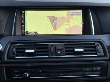 BMW 520 d xDrive Touring*PANO*LED*NAVI*HUD*KAMERA