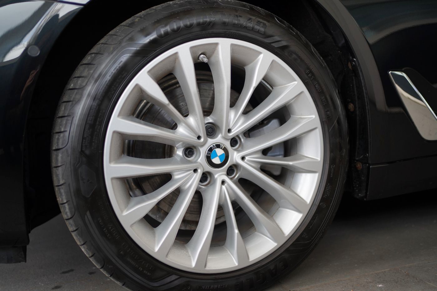 Fahrzeugabbildung BMW 520d Luxury Line Laserlicht+Komfortzugang+Head-U