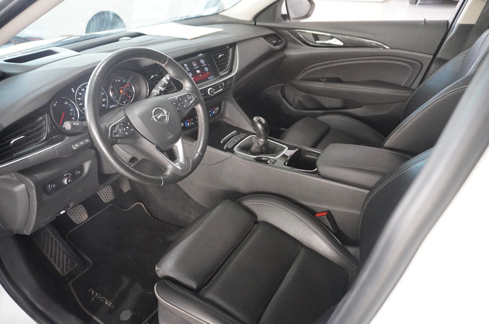 Fahrzeugabbildung Opel Insignia B ST 2.0D INNOV. 4X4 NAVI/LED/360°/HUD