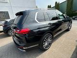 BMW X7 xDrive 30 d - schwarze BMW X7