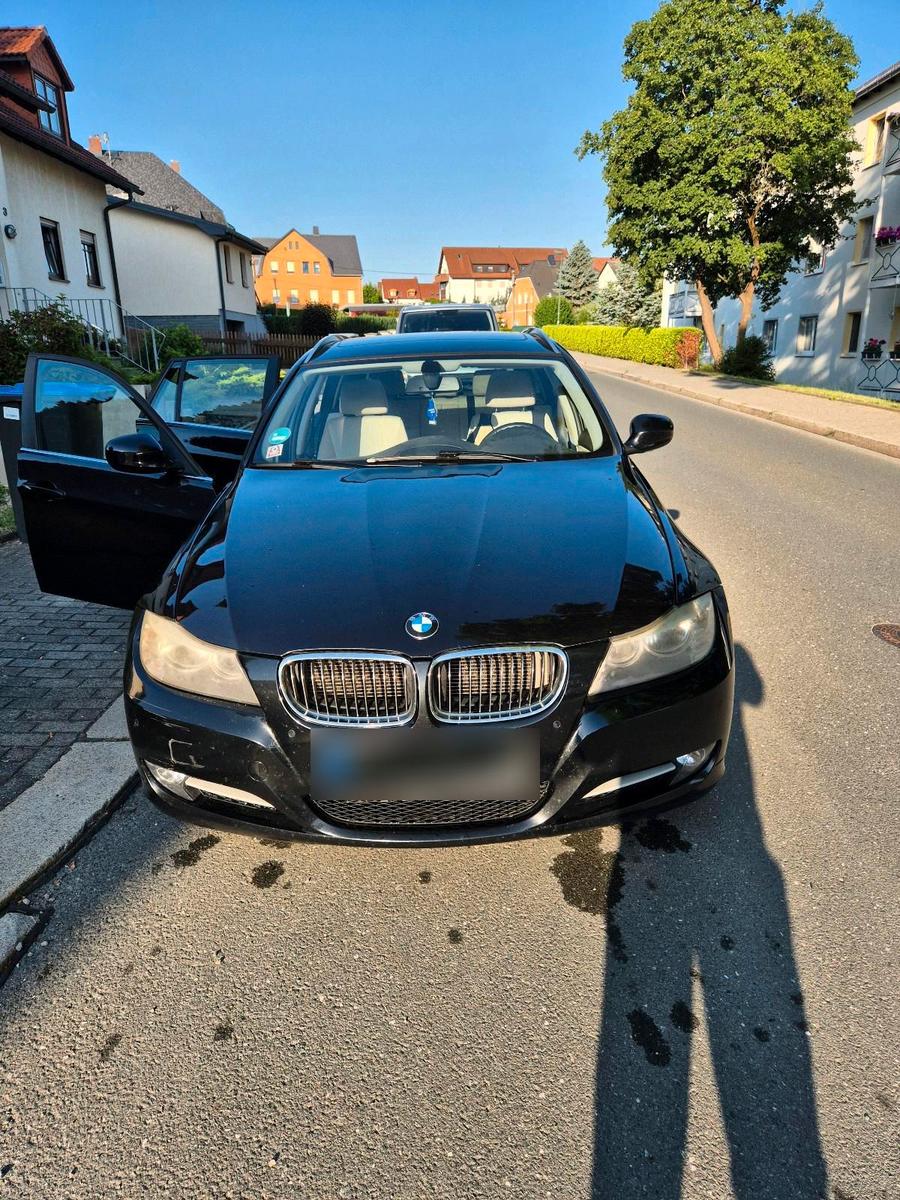 BMW 320 2012 — engine 163 HP (120kW)