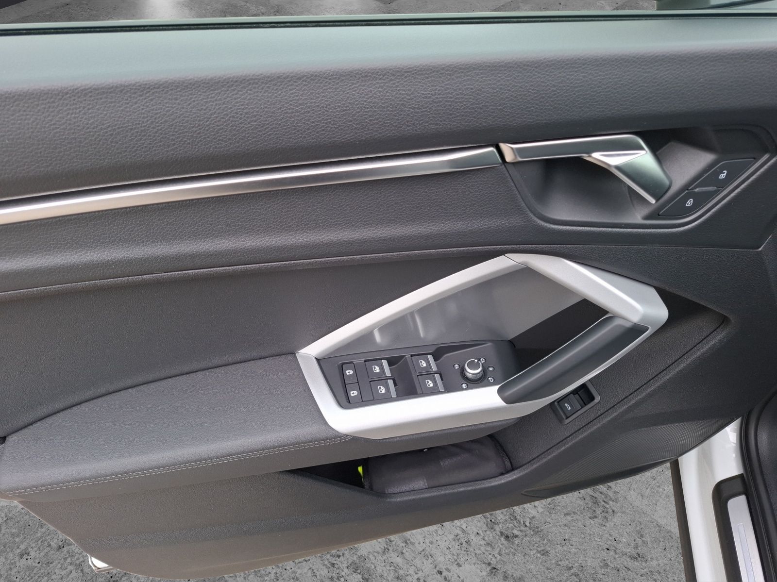 Fahrzeugabbildung Audi Q3 40 TDI quattro S-line S-tronic LED AHK Navi A