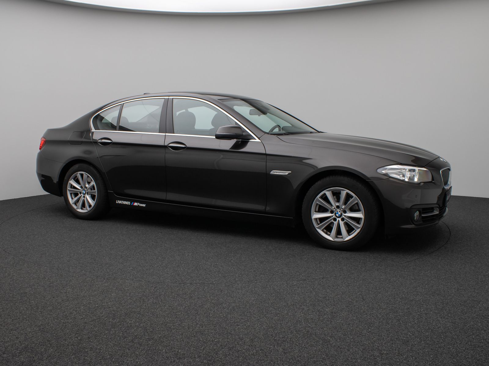 Fahrzeugabbildung BMW 520d Kamera Glasdach HUD HiFi Komfort Alarm AHK