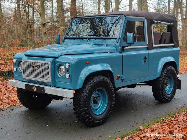 Land Rover Defender 90 Heritage Blue , leather / teak