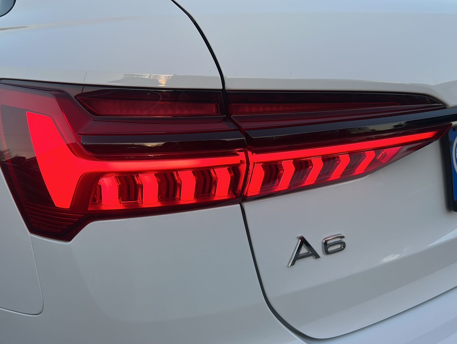 Fahrzeugabbildung Audi A6  Avant 40 TDI design