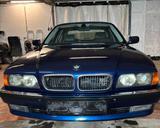 BMW E38 740i V8 4.4l - BMW 740 Limousine E38 740i mit Benzin-Antrieb